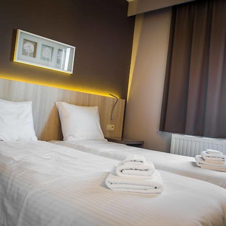 Hotel Les 100 Ciels Saint-Hubert Exteriör bild