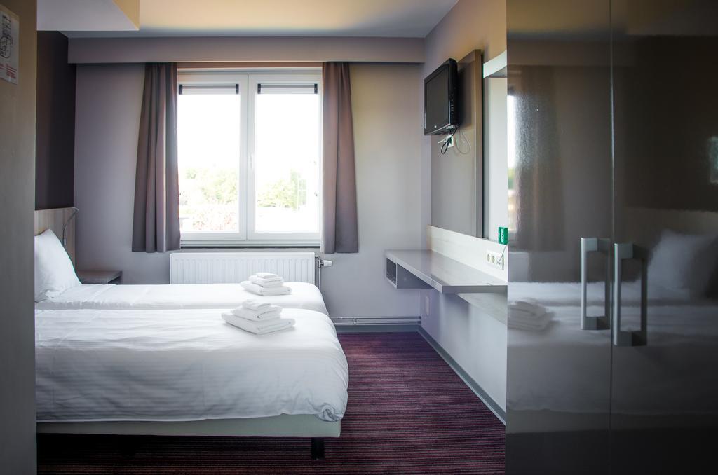 Hotel Les 100 Ciels Saint-Hubert Exteriör bild