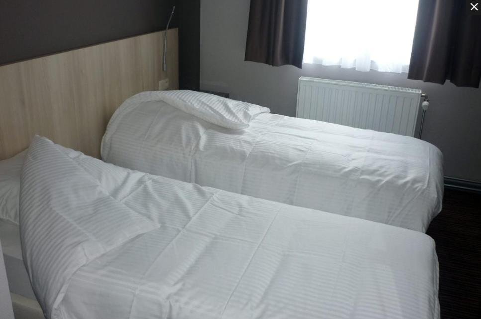 Hotel Les 100 Ciels Saint-Hubert Rum bild
