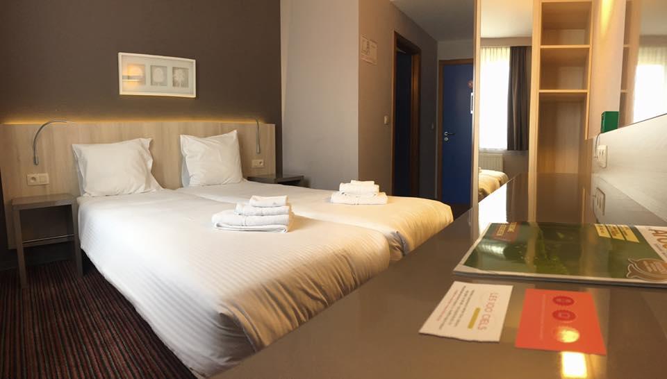 Hotel Les 100 Ciels Saint-Hubert Exteriör bild