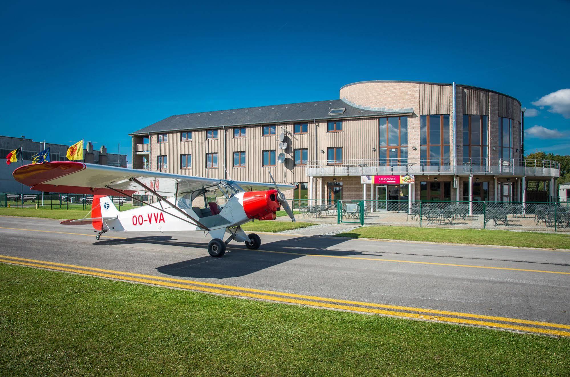 Hotel Les 100 Ciels Saint-Hubert Exteriör bild